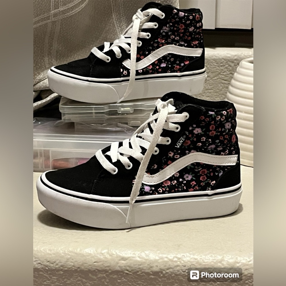 Vans size 2 missy black with flower 🌸 prints